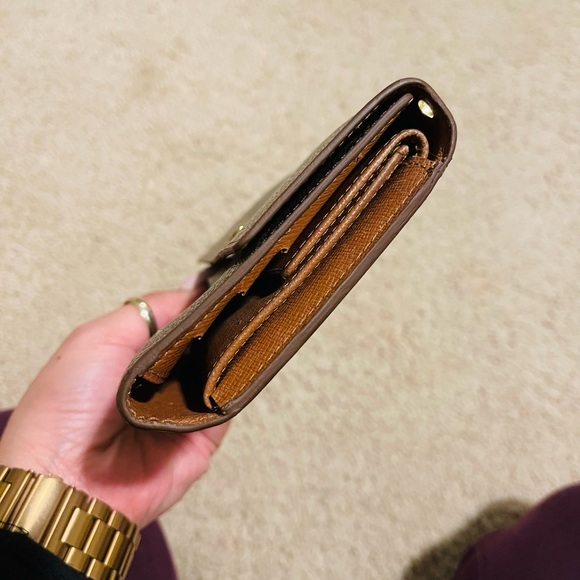 Louis Vuitton Crossbody - Picture 4 of 11